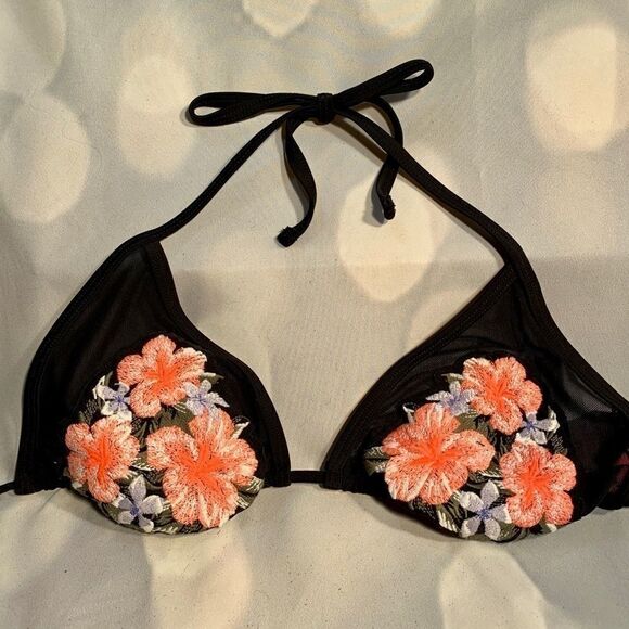 NWT XHILARATION EMBROIDERED 🌺 🌸 SWIM TOP XS - Picture 1 of 4
